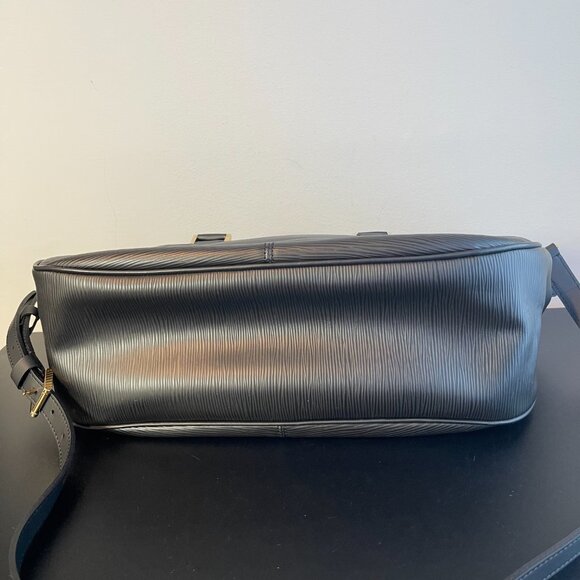 Louis Vuitton Vintage Black Epi Leather Dhanura MM Bag - Preowned - Picture 3 of 14